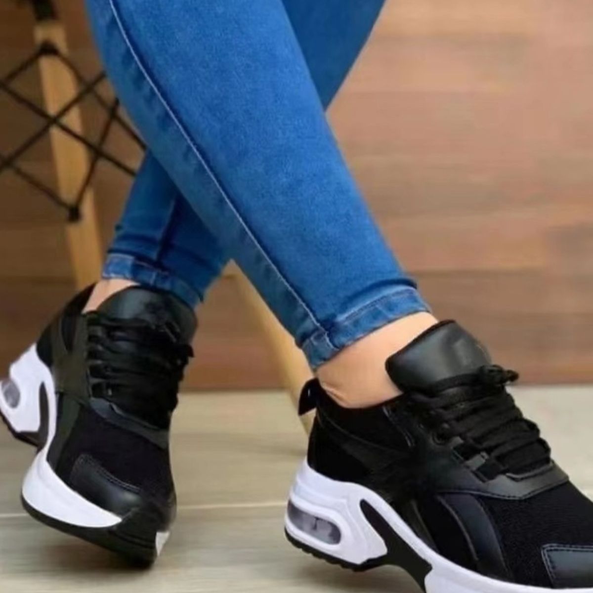 Lace Up Round Toe Sneakers