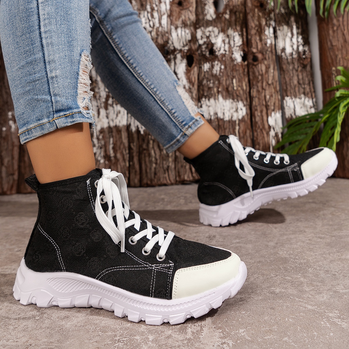 Lace Up Round Toe Sneakers