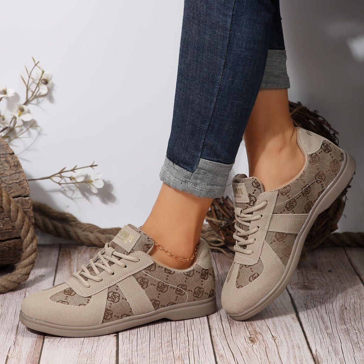 Lace Up Round Toe Sneakers