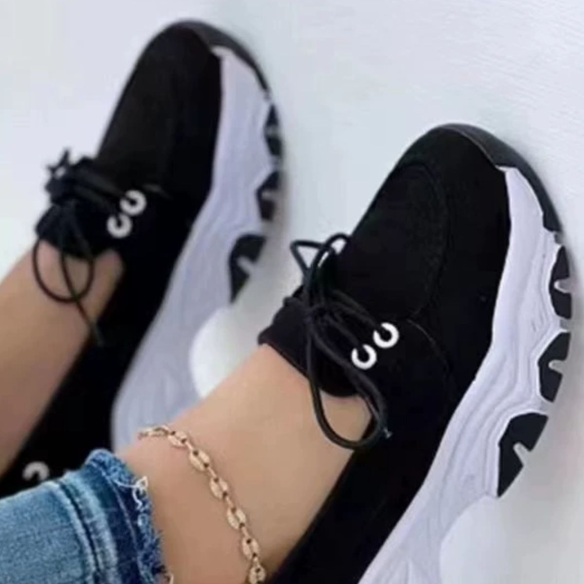 Lace Up Round Toe Sneakers
