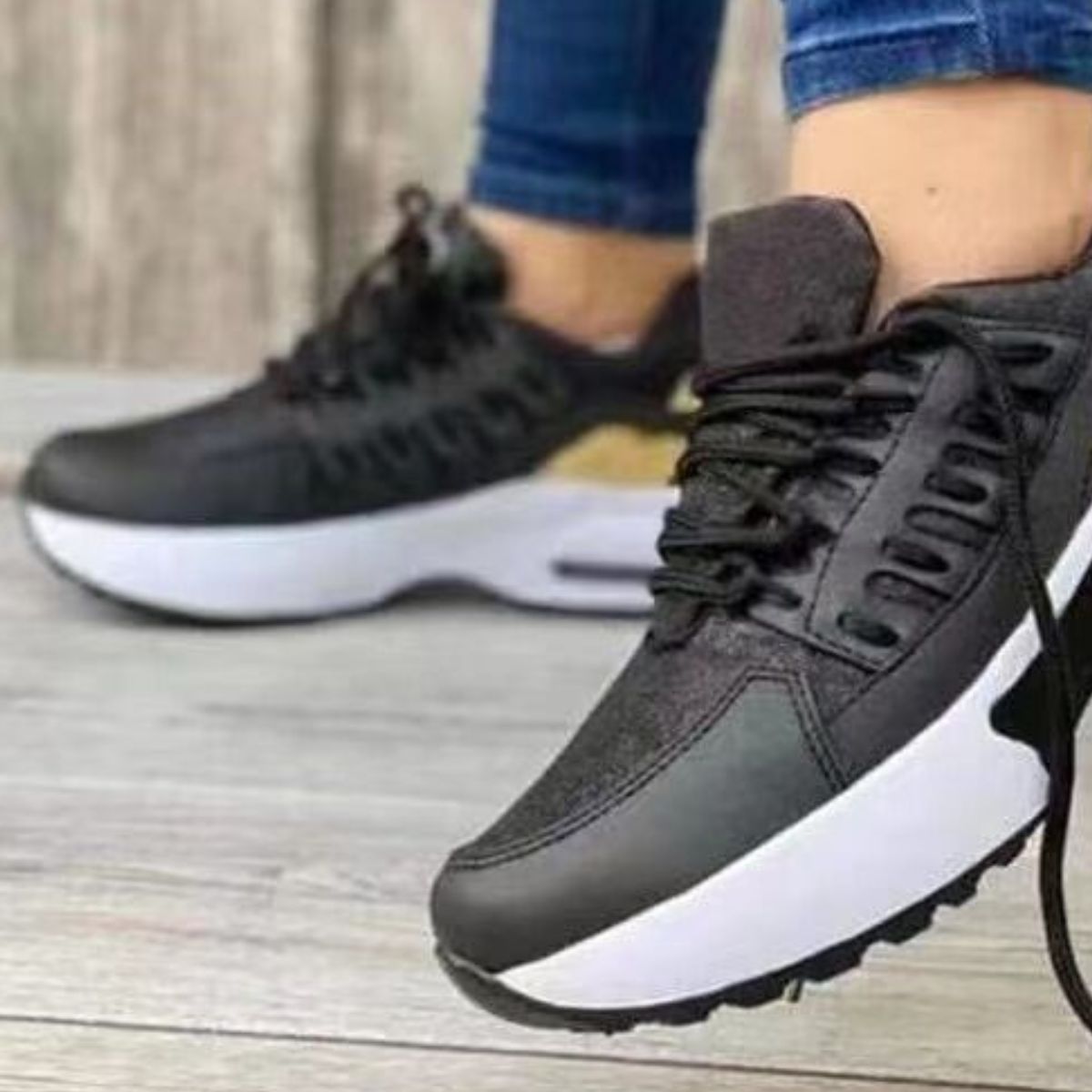 Lace Up Round Toe Sneakers